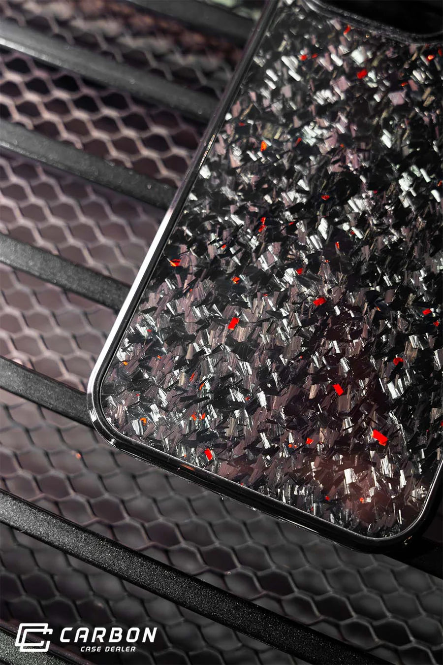 iPhone CarbonShield Pro® - Echtes gesmiedetes Carbon Fiber -Handycase